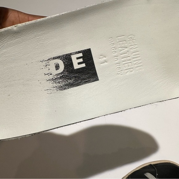 Golden Goose Classic Slide Distressed  Studded Sneakers - Picture 11 of 11